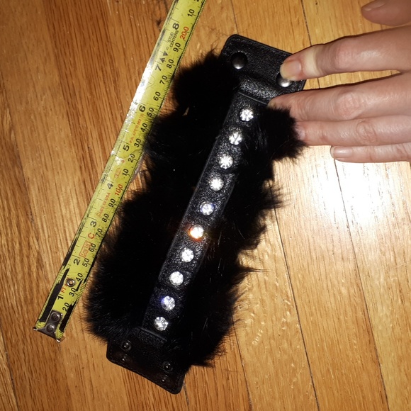 Vintage Glamour "Punk" Fur Cuff with Sparkle - Picture 4 of 4